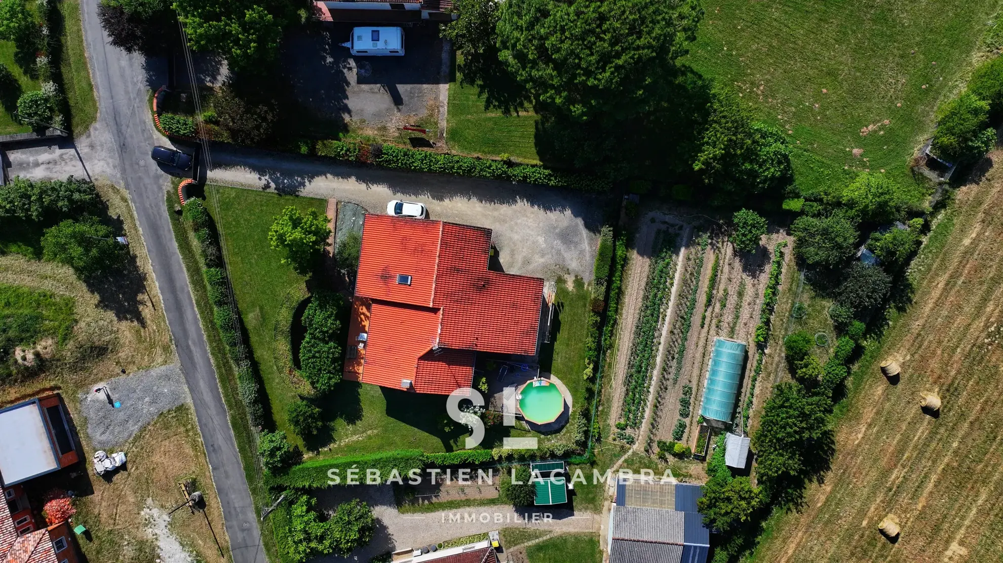 Maison familiale avec piscine et grand jardin à Lescure-d’Albigeois 