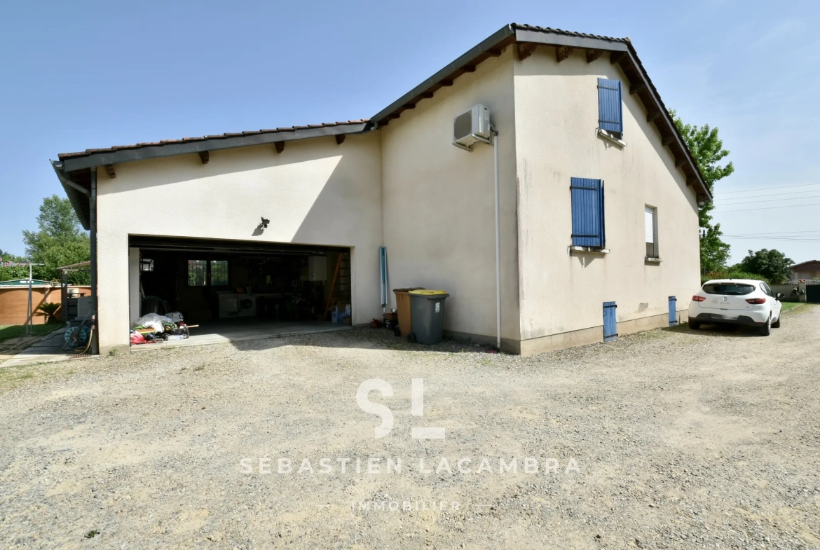 Maison familiale avec piscine et grand jardin à Lescure-d’Albigeois 