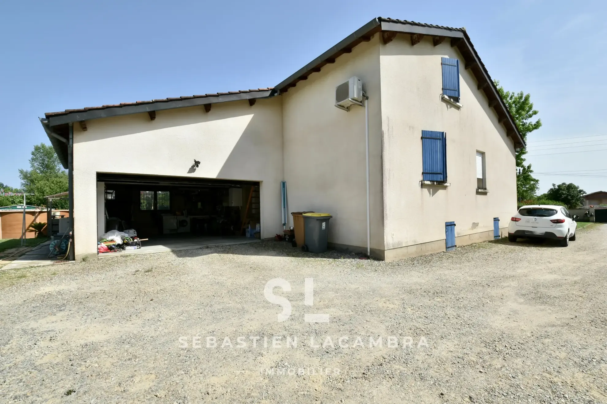 Maison familiale avec piscine et grand jardin à Lescure-d’Albigeois 