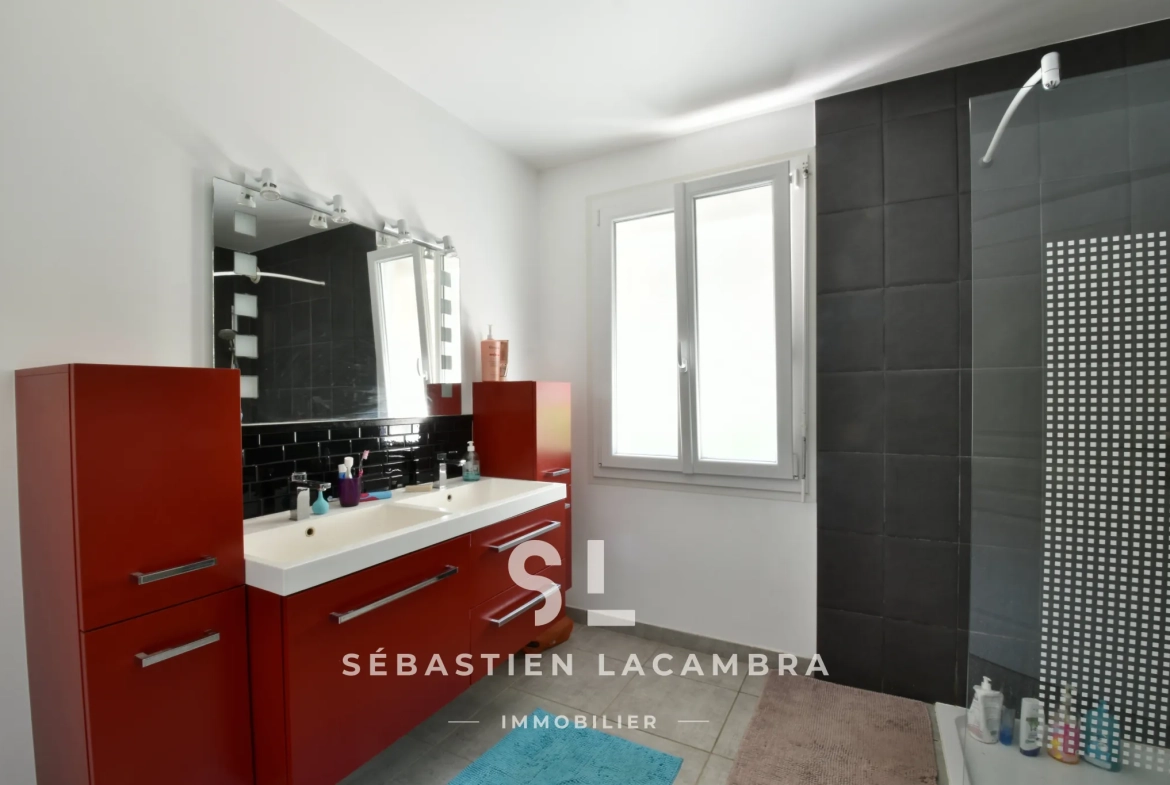 Maison familiale avec piscine et grand jardin à Lescure-d’Albigeois 