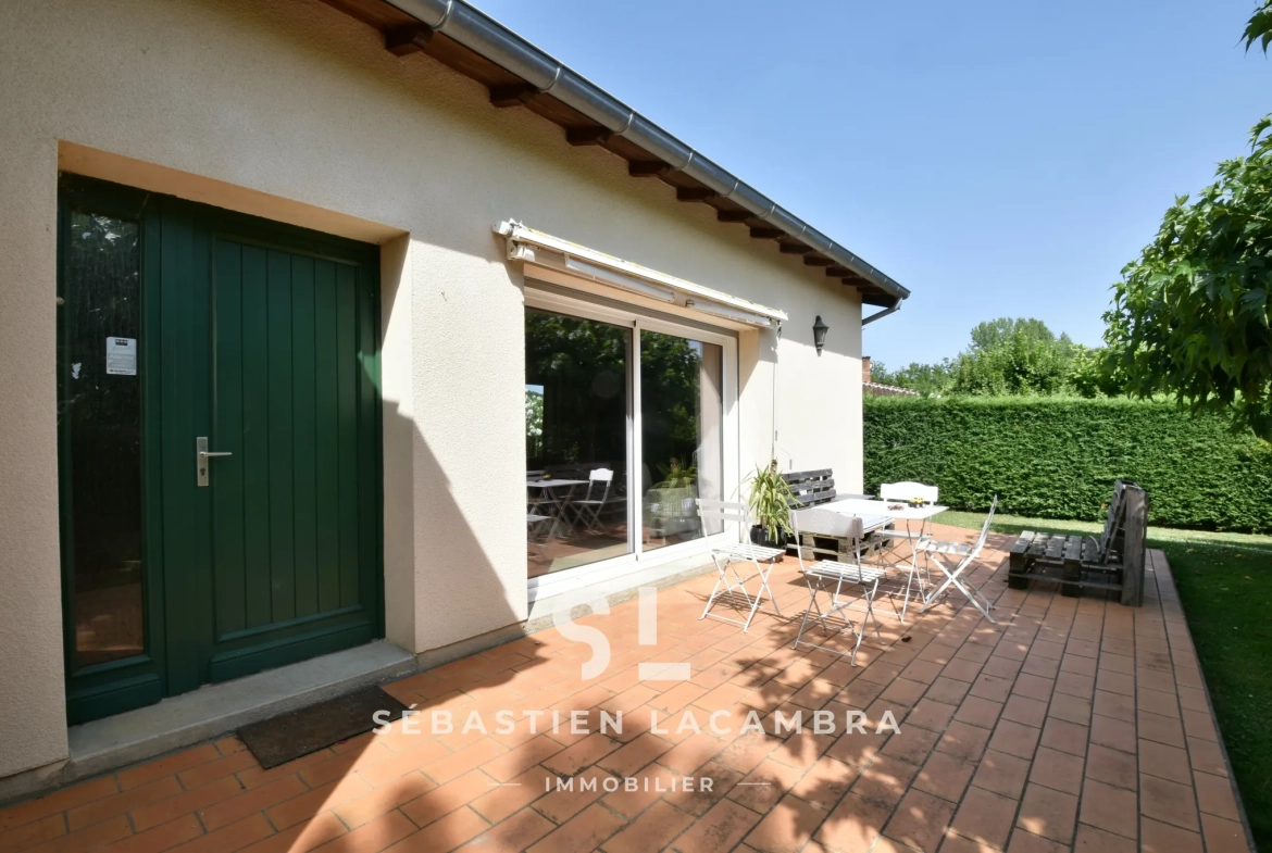 Maison familiale avec piscine et grand jardin à Lescure-d’Albigeois 