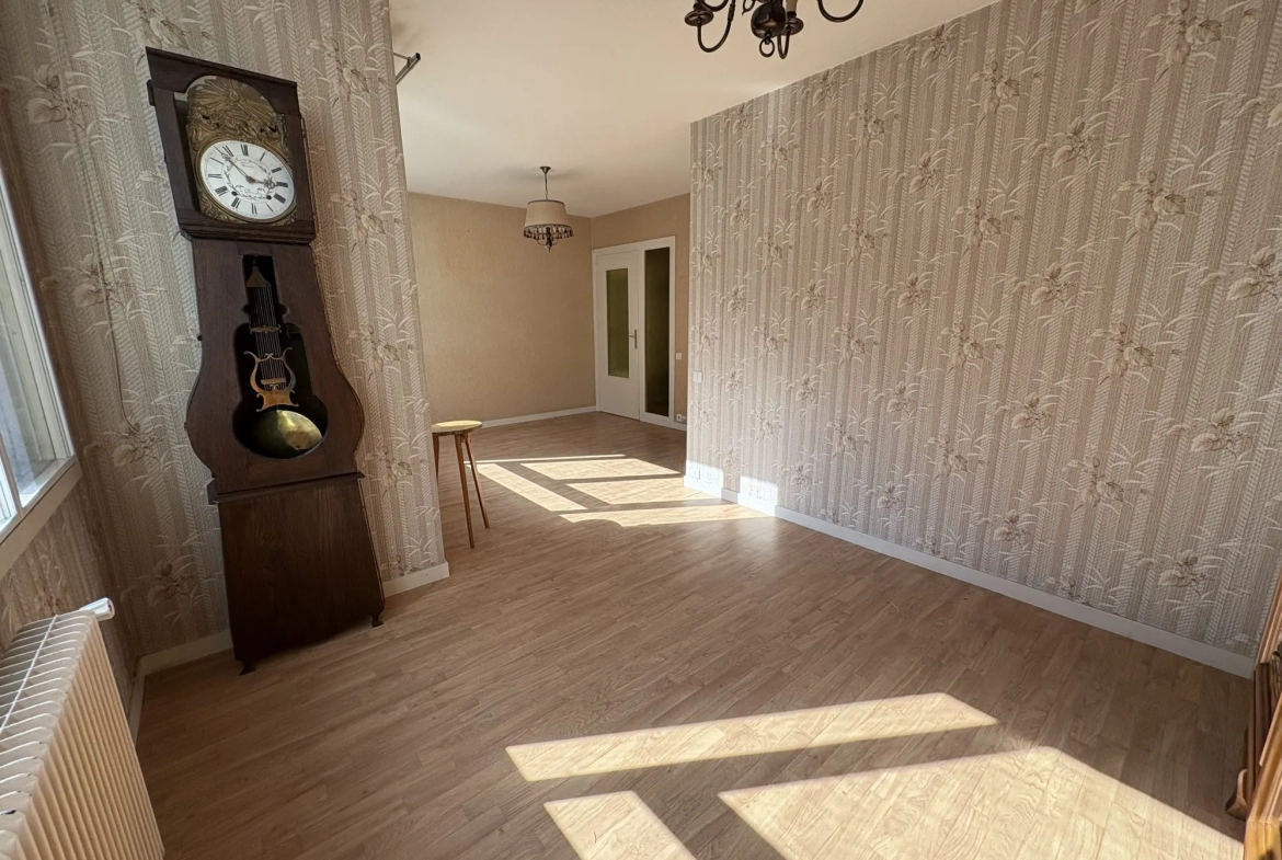 Appartement 3 pièces à rénover à Durtol proche commodités 