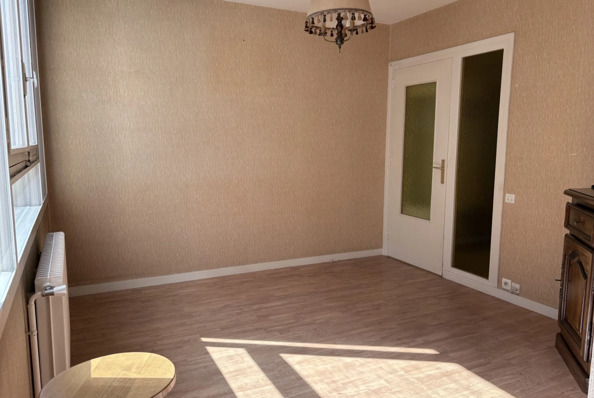 Appartement 3 pièces à rénover à Durtol proche commodités 