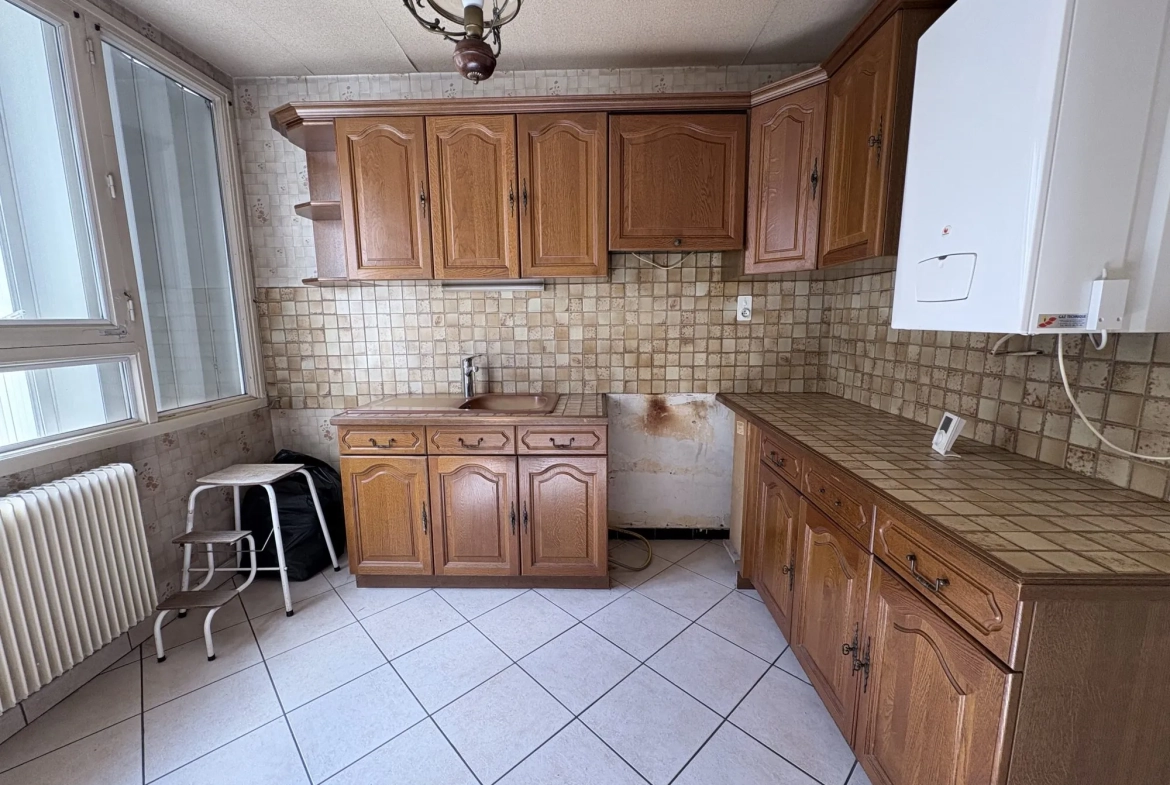Appartement 3 pièces à rénover à Durtol proche commodités 