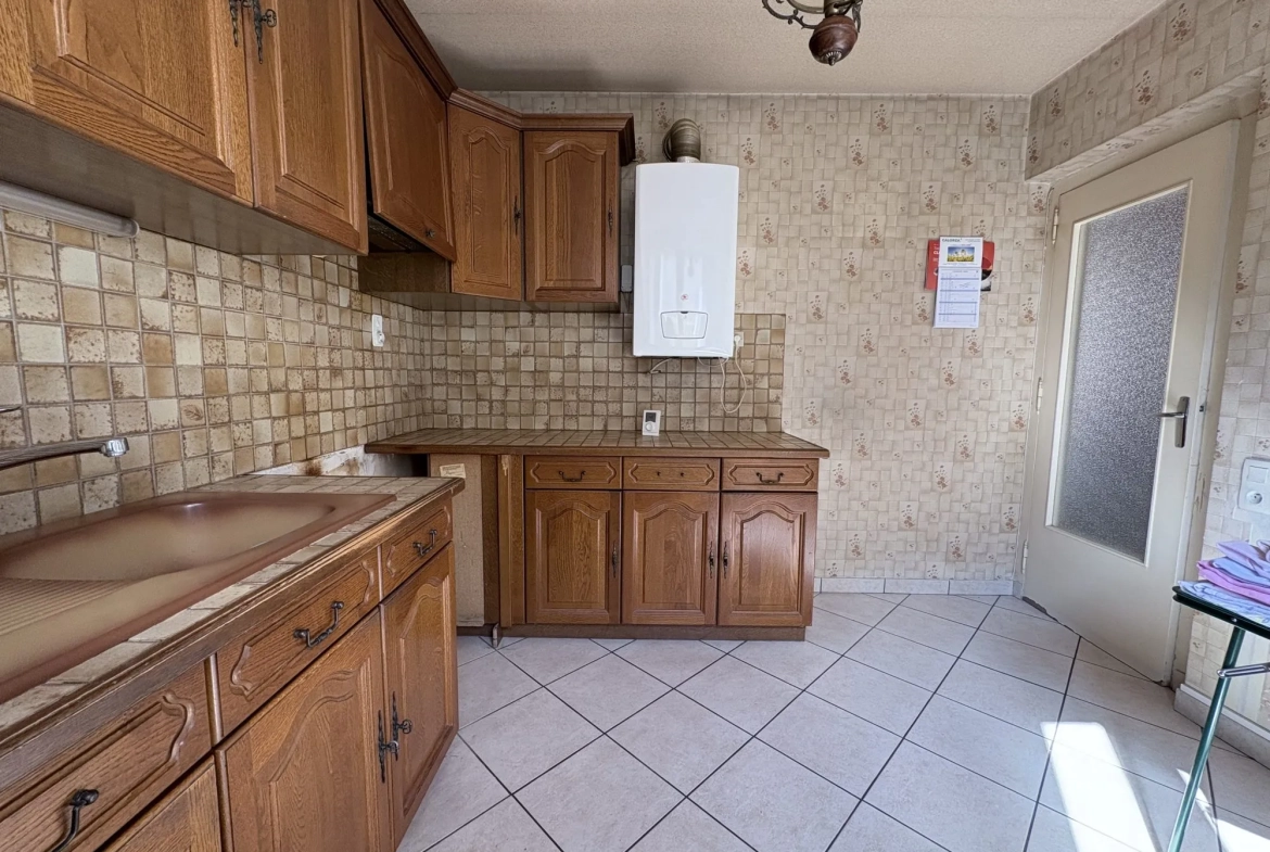 Appartement 3 pièces à rénover à Durtol proche commodités 