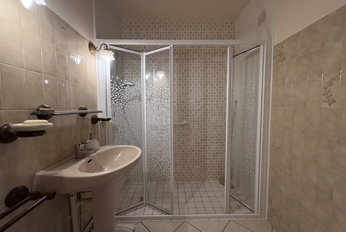 Appartement 3 pièces à rénover à Durtol proche commodités 
