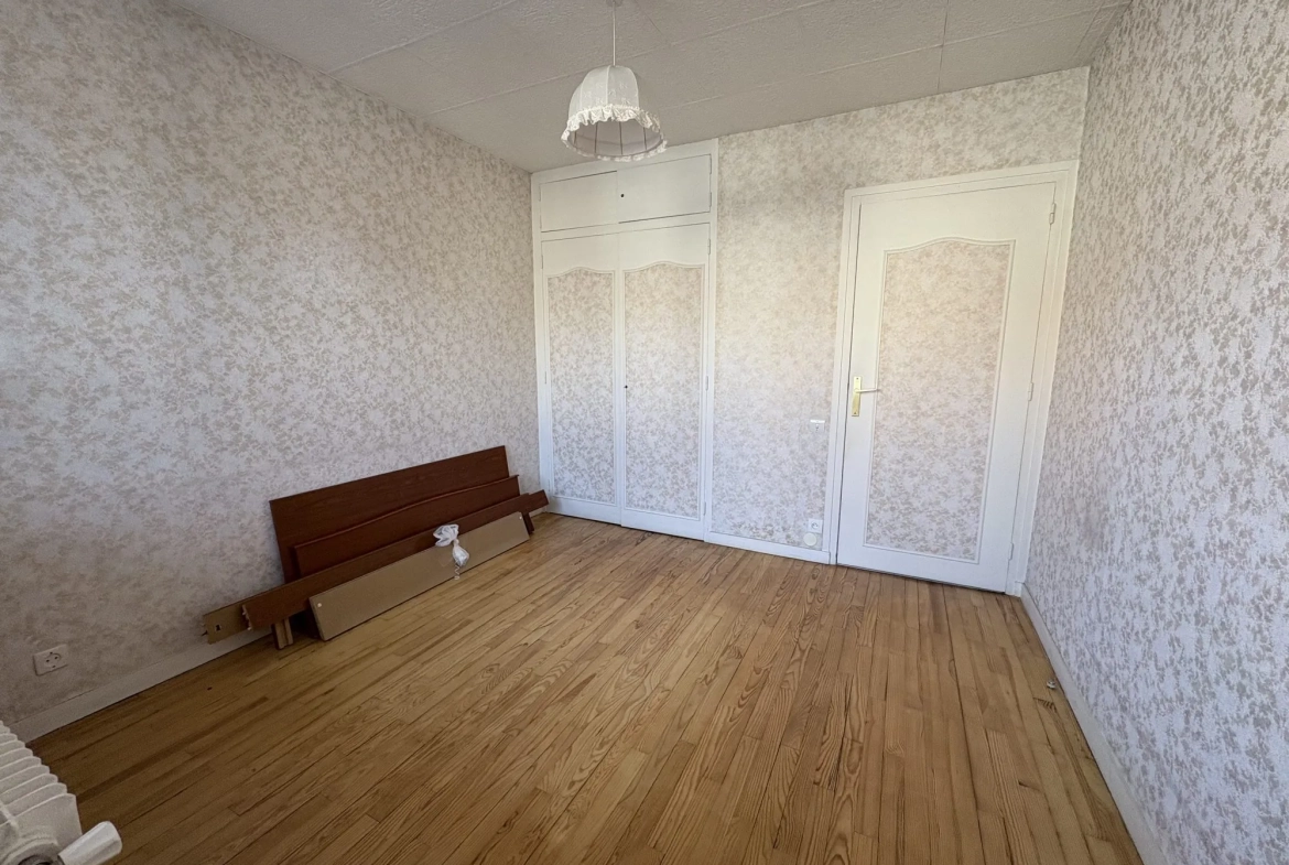 Appartement 3 pièces à rénover à Durtol proche commodités 