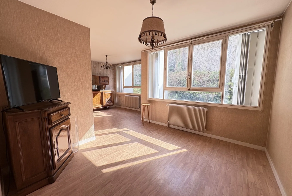 Appartement 3 pièces à rénover à Durtol proche commodités 