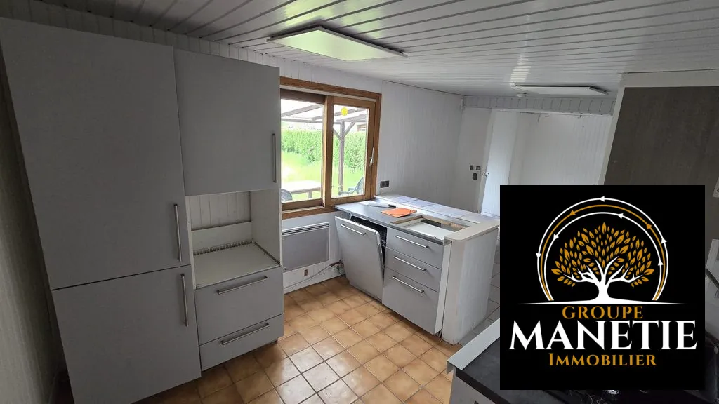 Chalet de loisir à vendre à Oisy-le-Verger avec terrasse et jardin clôturé 
