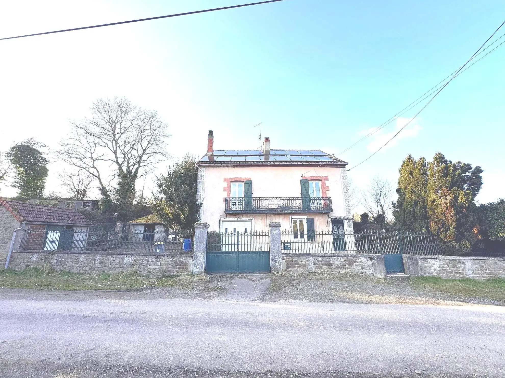 Belle maison de campagne à Thury avec jardin et potentiel de rénovations 