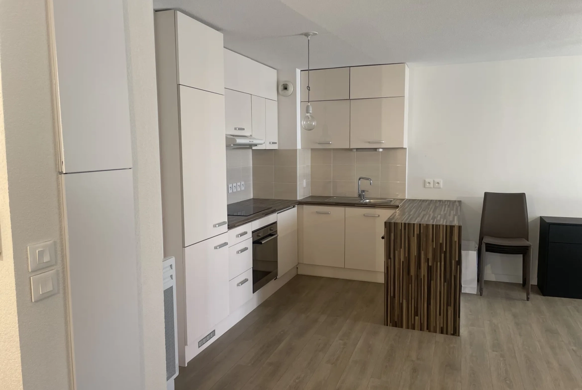 Appartement T2 de 60 m2 avec terrasse à Sete, proche hyper-centre, accessible PMR 