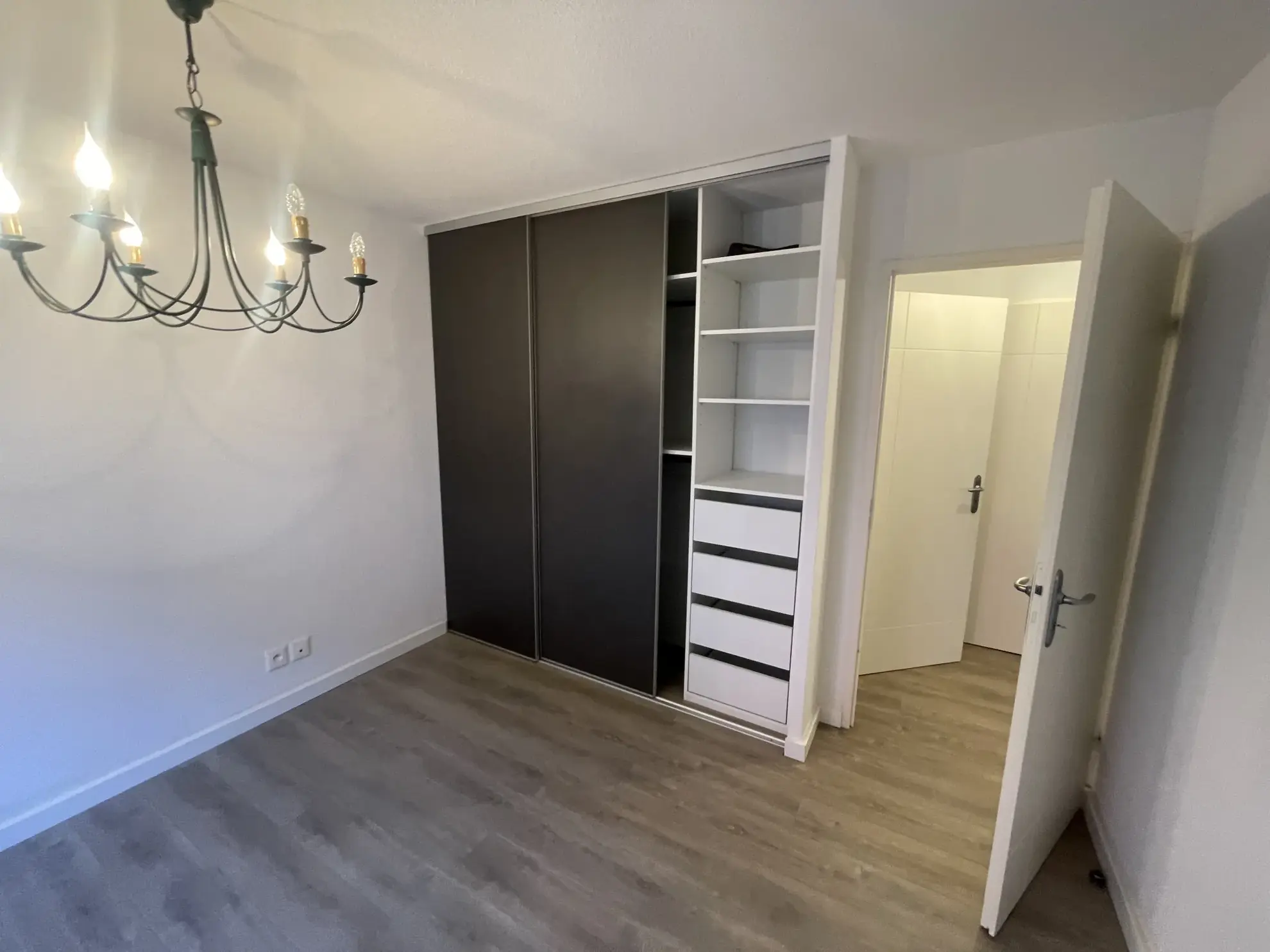 Appartement T2 de 60 m2 avec terrasse à Sete, proche hyper-centre, accessible PMR 