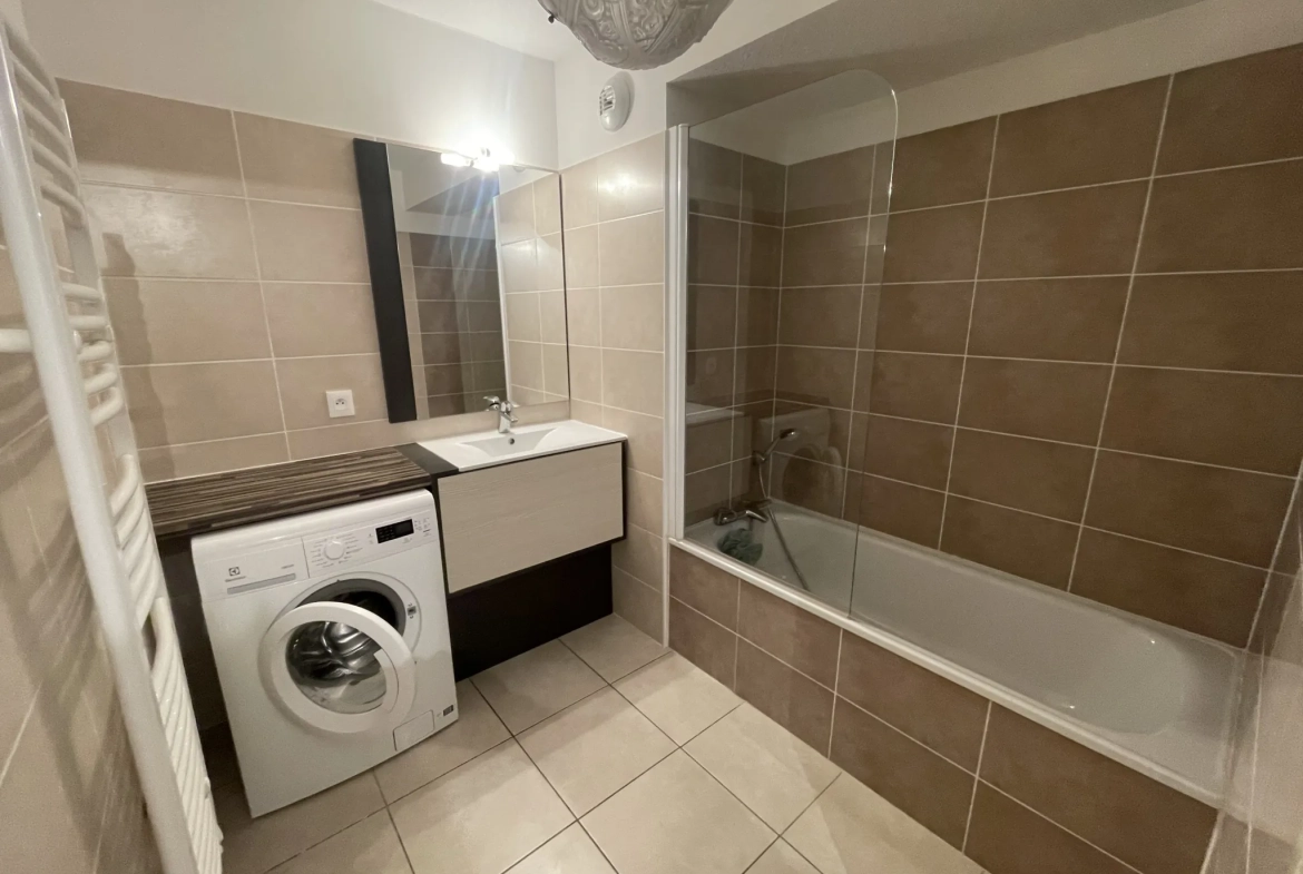 Appartement T2 de 60 m2 avec terrasse à Sete, proche hyper-centre, accessible PMR 