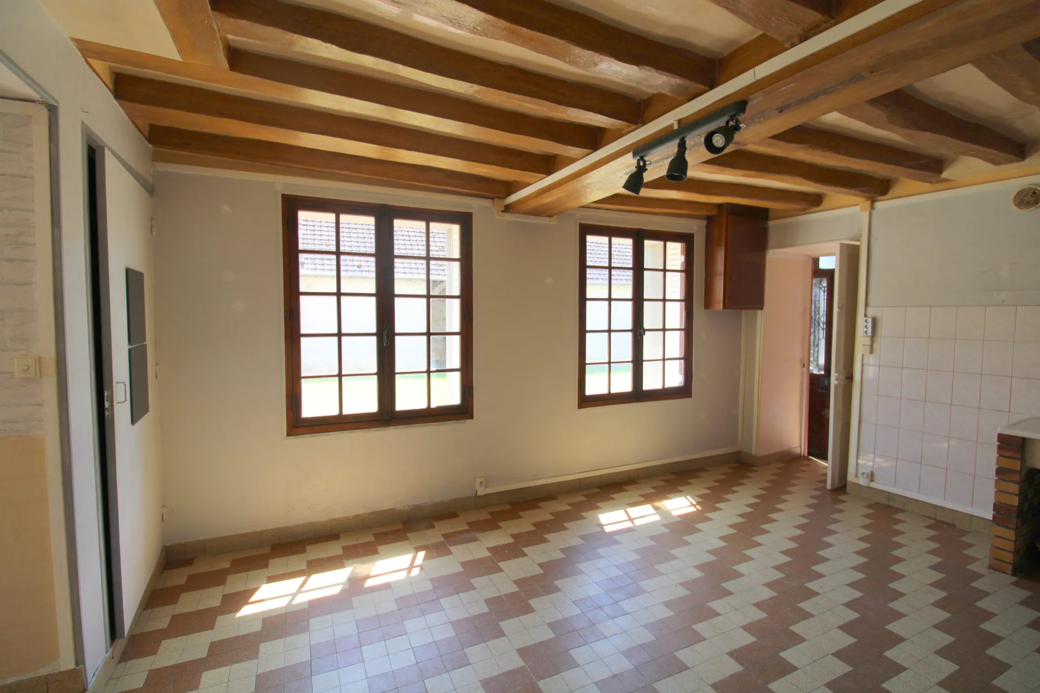 Ancien corps de ferme à vendre proche Pacy-sur-Eure avec terrain de 1664 m² 