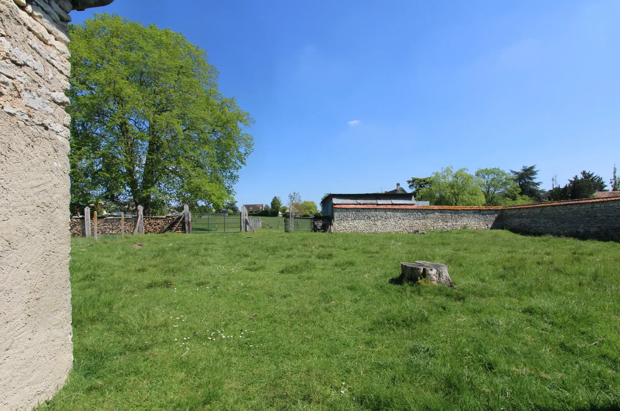 Ancien corps de ferme à vendre proche Pacy-sur-Eure avec terrain de 1664 m² 
