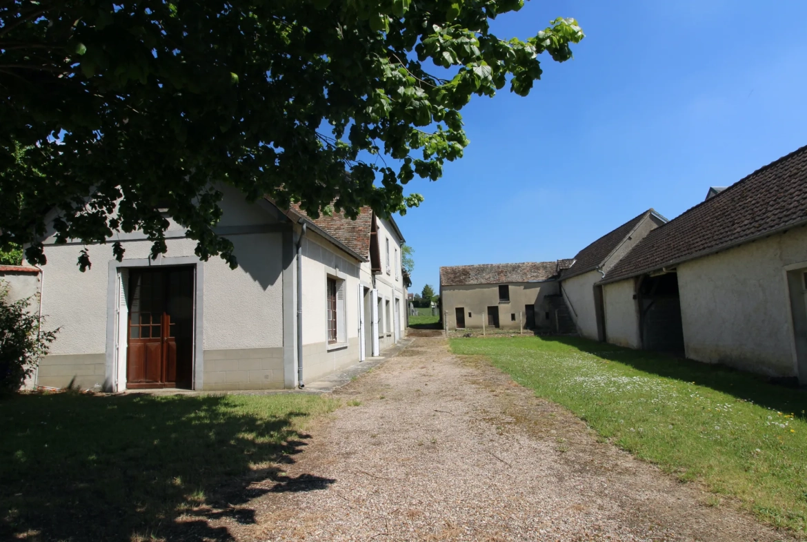 Ancien corps de ferme à vendre proche Pacy-sur-Eure avec terrain de 1664 m² 
