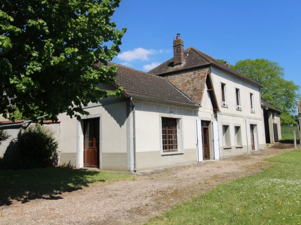 Ancien corps de ferme à vendre proche Pacy-sur-Eure avec terrain de 1664 m²