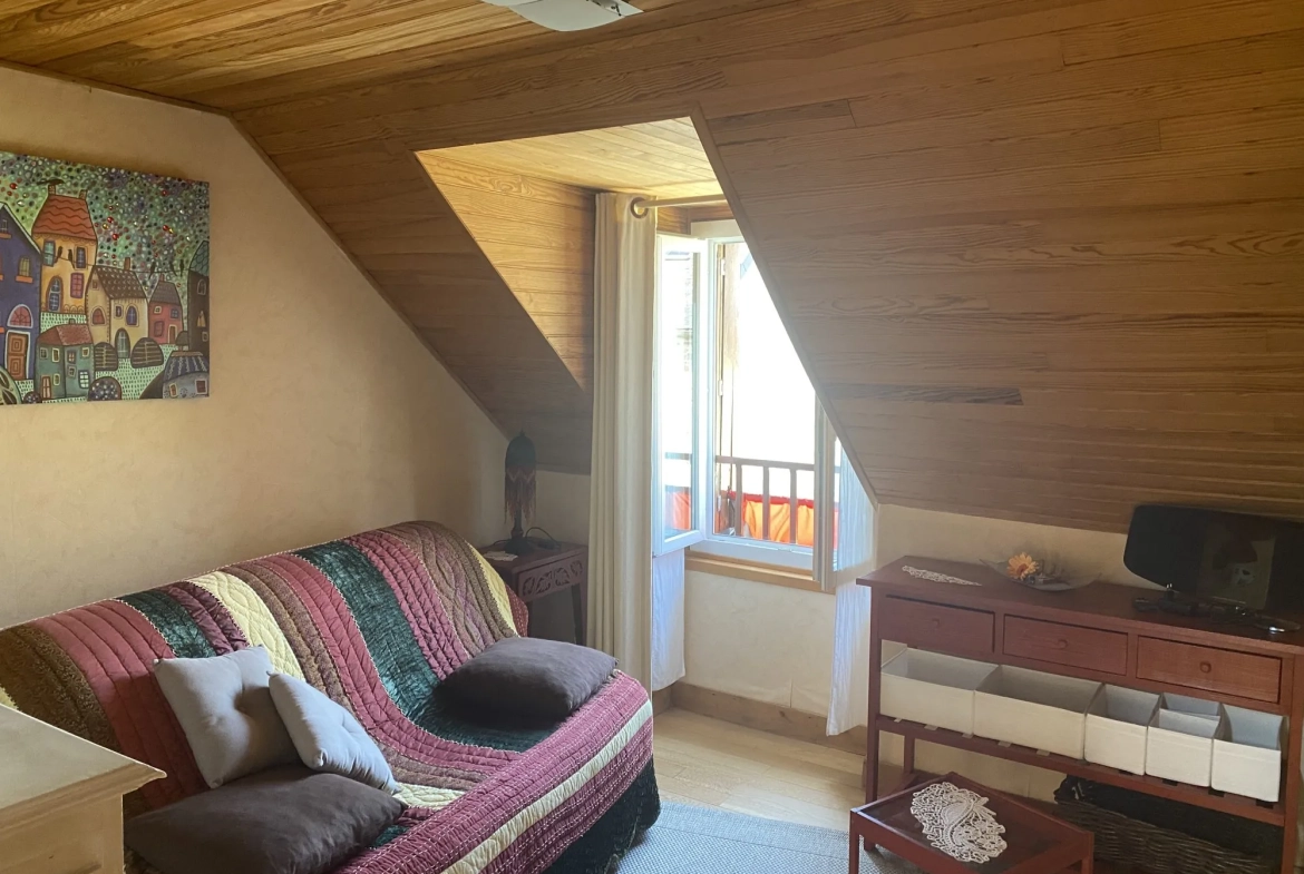 Maison ancienne rénovée de 60 m² à Tarnac avec terrasse et jardin 