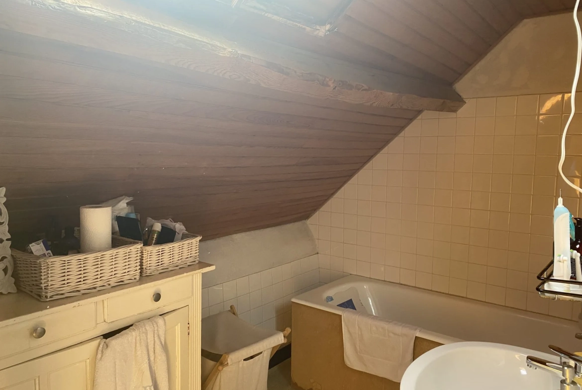 Maison ancienne rénovée de 60 m² à Tarnac avec terrasse et jardin 