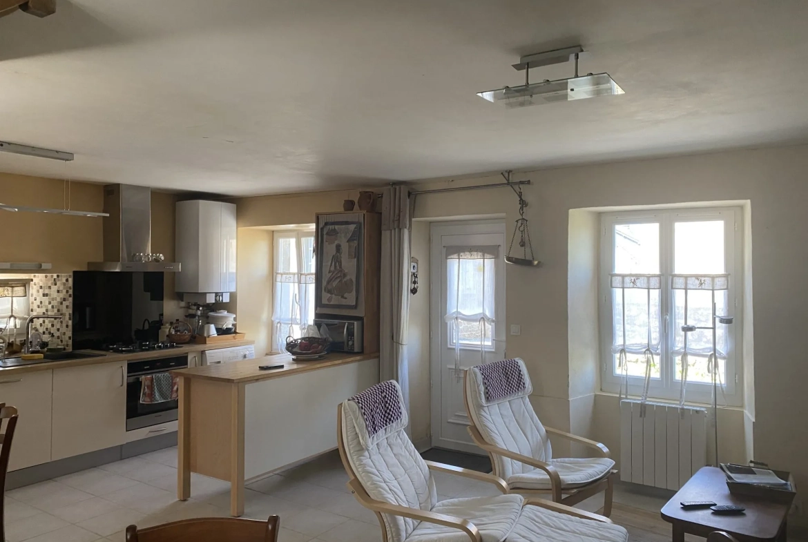 Maison ancienne rénovée de 60 m² à Tarnac avec terrasse et jardin 