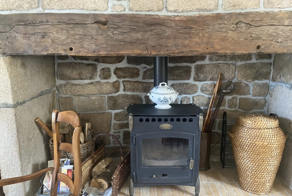 Maison ancienne rénovée de 60 m² à Tarnac avec terrasse et jardin 