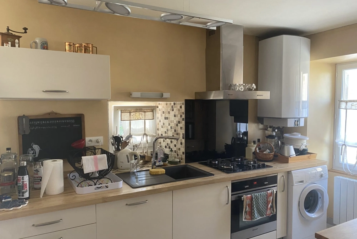 Maison ancienne rénovée de 60 m² à Tarnac avec terrasse et jardin 