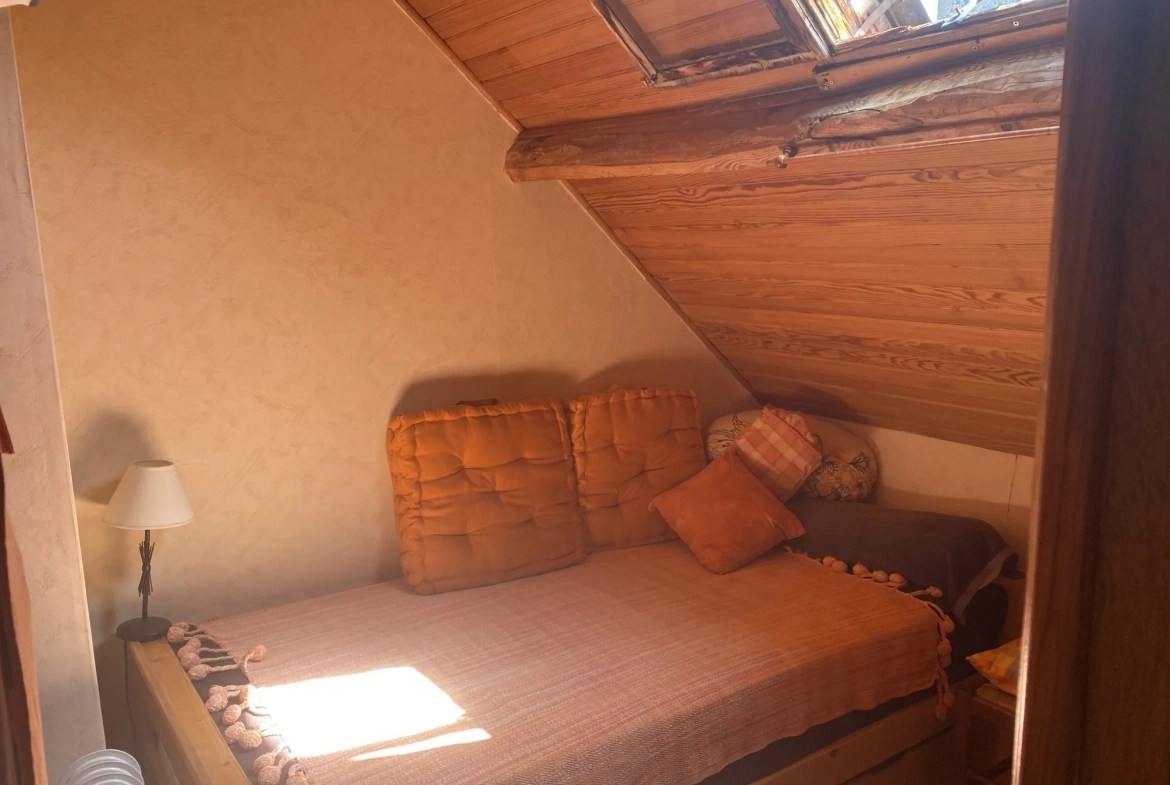 Maison ancienne rénovée de 60 m² à Tarnac avec terrasse et jardin 