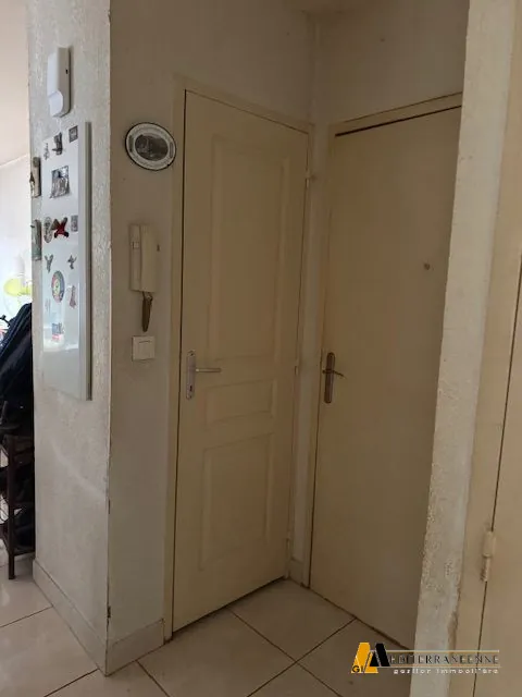 MGI Hall d'entrée Appartement T3 à vendre à Béziers avec balcon et parking en résidence calme 