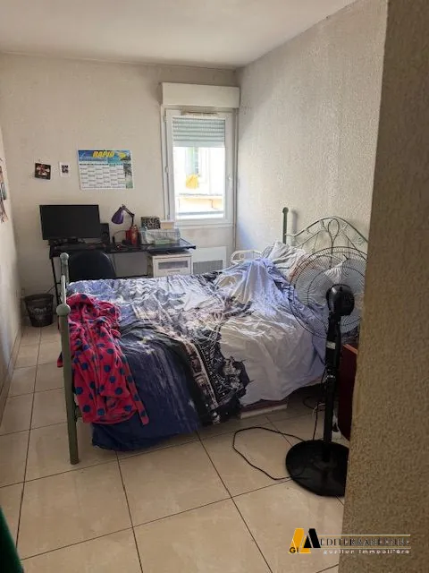 MGI Chambre avec placard Appartement T3 à vendre à Béziers avec balcon et parking en résidence calme 