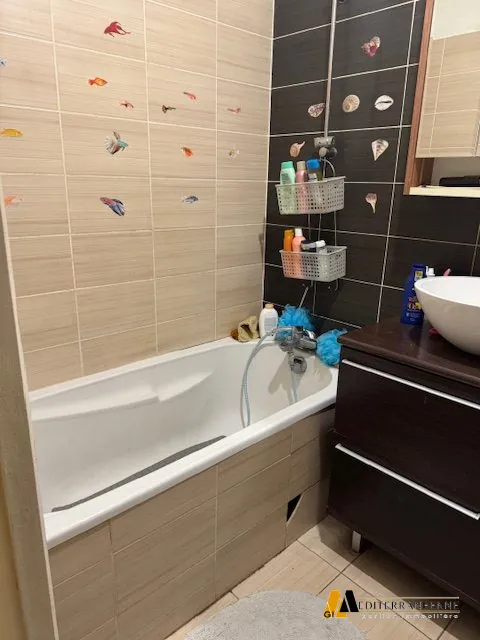 MGI Salle de bains Appartement T3 à vendre à Béziers avec balcon et parking en résidence calme 
