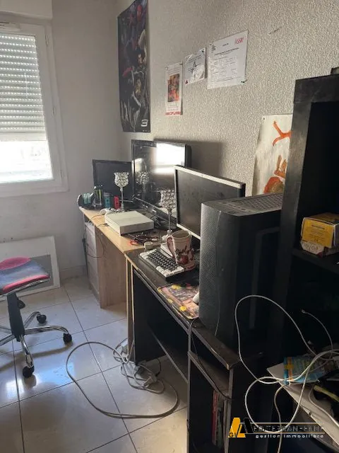 MGI Chambre Ado Appartement T3 à vendre à Béziers avec balcon et parking en résidence calme 