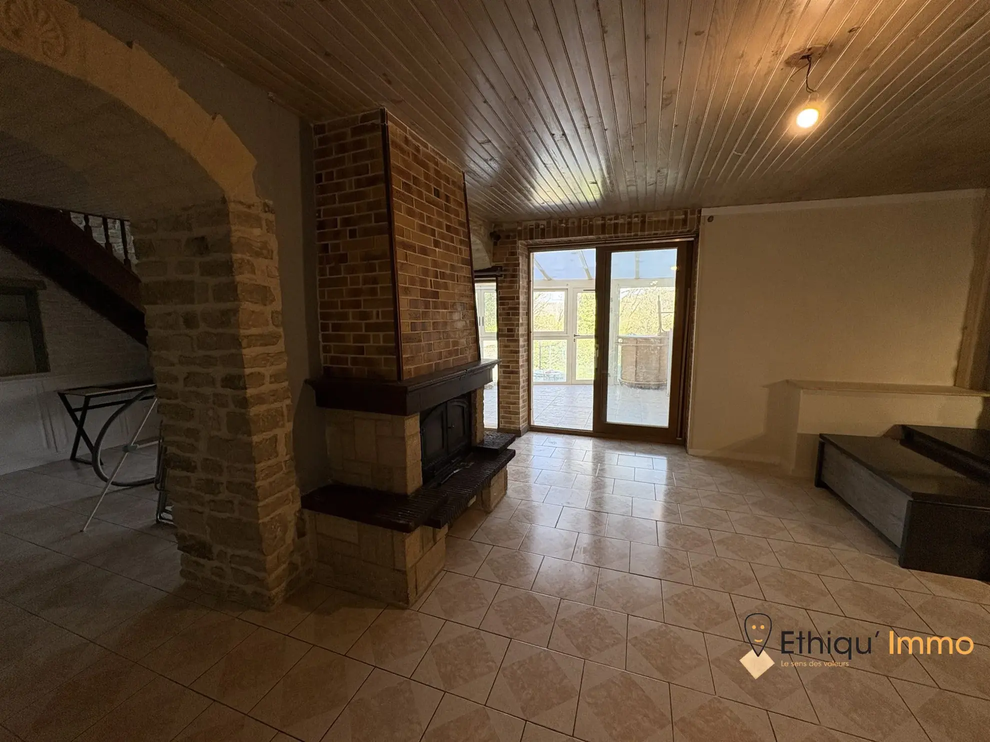 Maison rénovée avec véranda et 4 chambres à Bayel - Prix réduit 