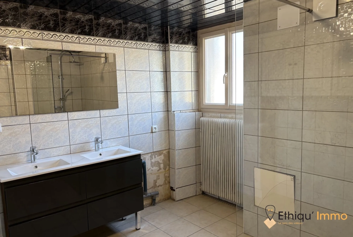 Maison rénovée avec véranda et 4 chambres à Bayel - Prix réduit 