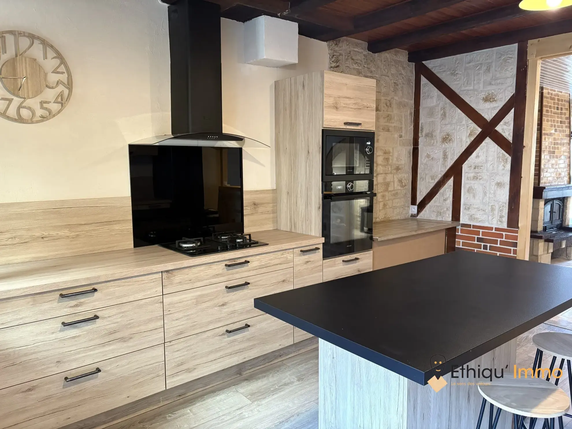 Maison rénovée avec véranda et 4 chambres à Bayel - Prix réduit 
