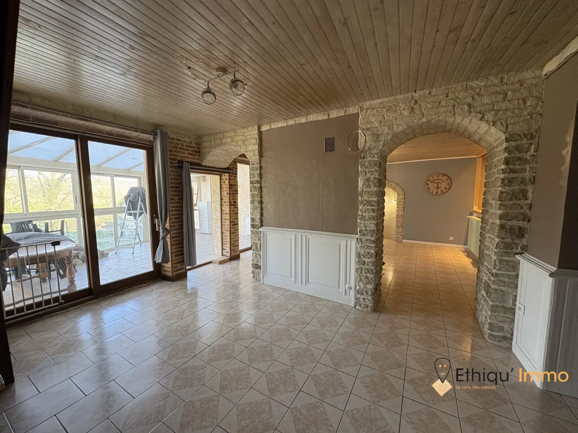 Maison rénovée avec véranda et 4 chambres à Bayel - Prix réduit 