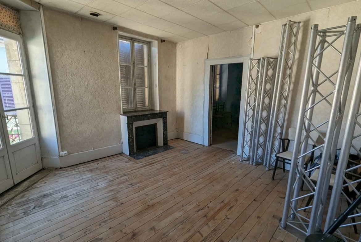 Immeuble de rapport à La Guerche-sur-l'Aubois avec gros potentiel de rentabilité 