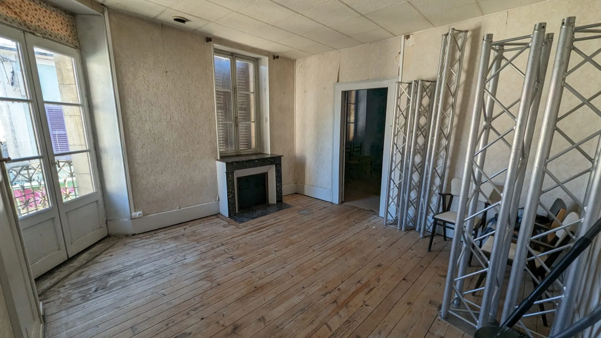 Immeuble de rapport à La Guerche-sur-l'Aubois avec gros potentiel de rentabilité 