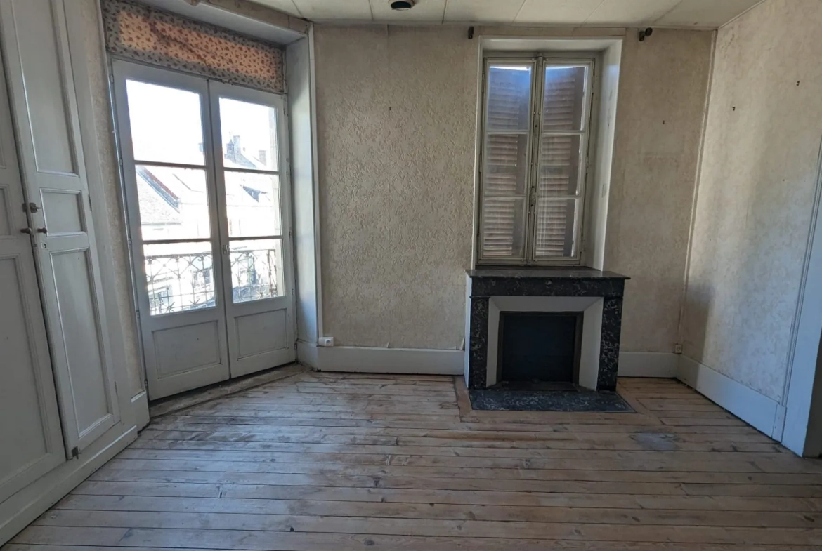 Immeuble de rapport à La Guerche-sur-l'Aubois avec gros potentiel de rentabilité 