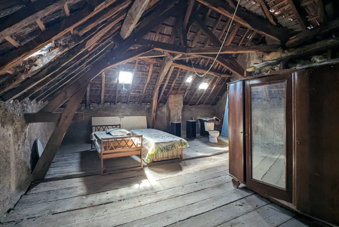 Immeuble de rapport à La Guerche-sur-l'Aubois avec gros potentiel de rentabilité 