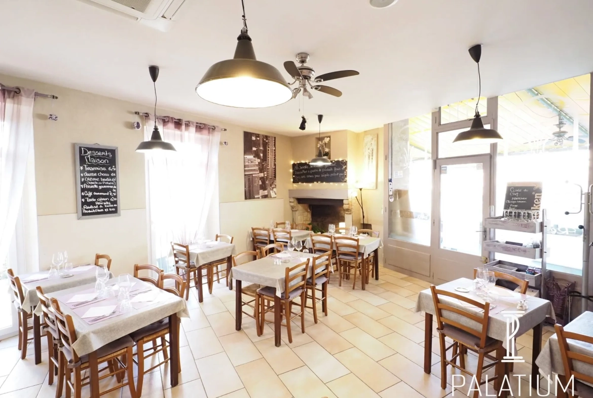 Fonds de commerce en restauration à vendre à Forcalquier avec terrasse et logement privé 