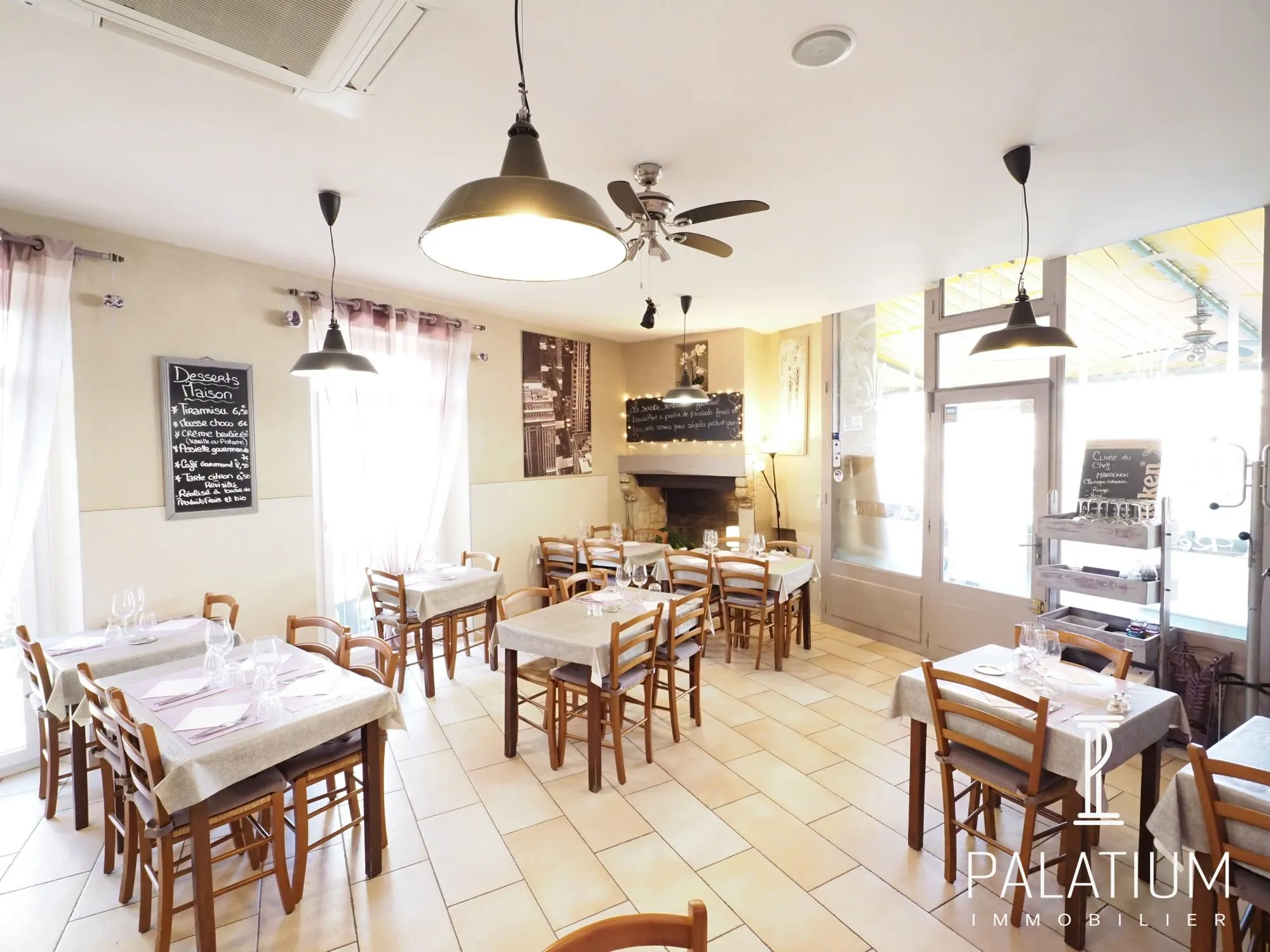 Fonds de commerce en restauration à vendre à Forcalquier avec terrasse et logement privé 