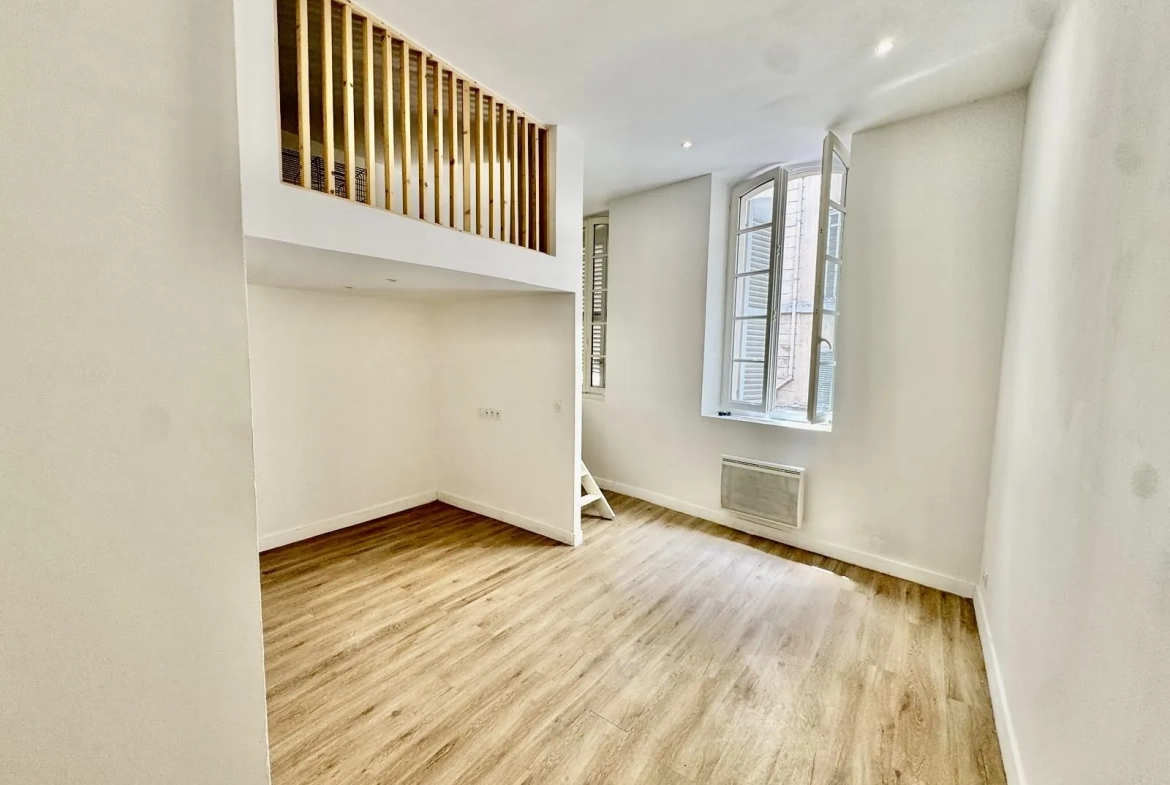 Appartement entièrement rénové proche du Vieux Port de Marseille 