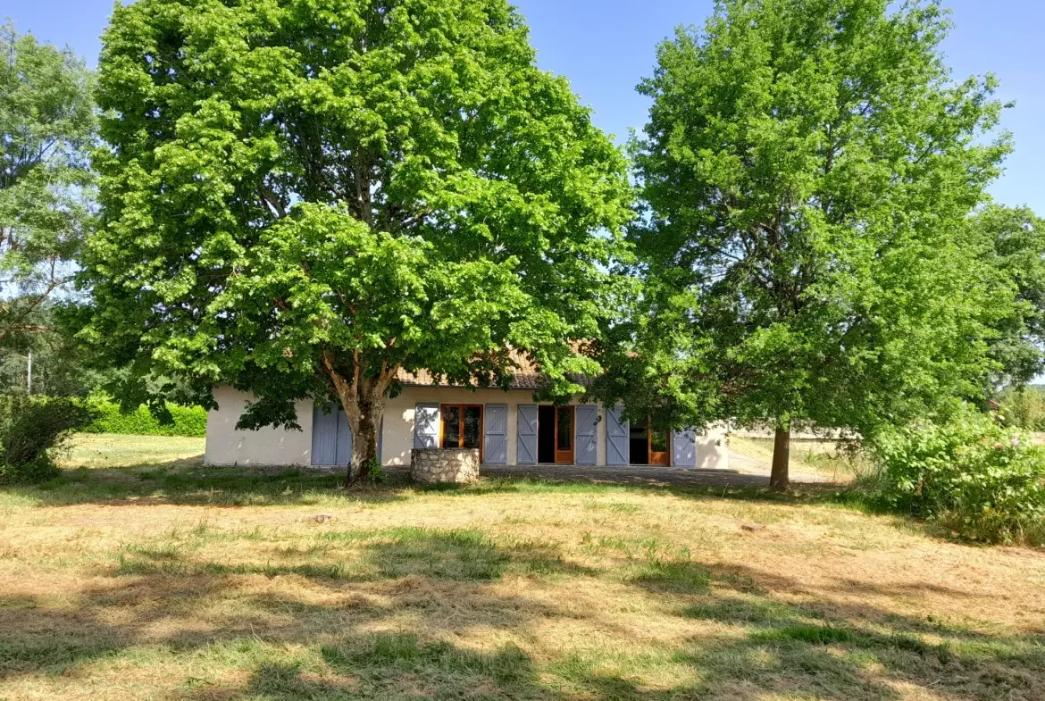 Maison de campagne de plain-pied avec garage et grand jardin à Lauzerte 