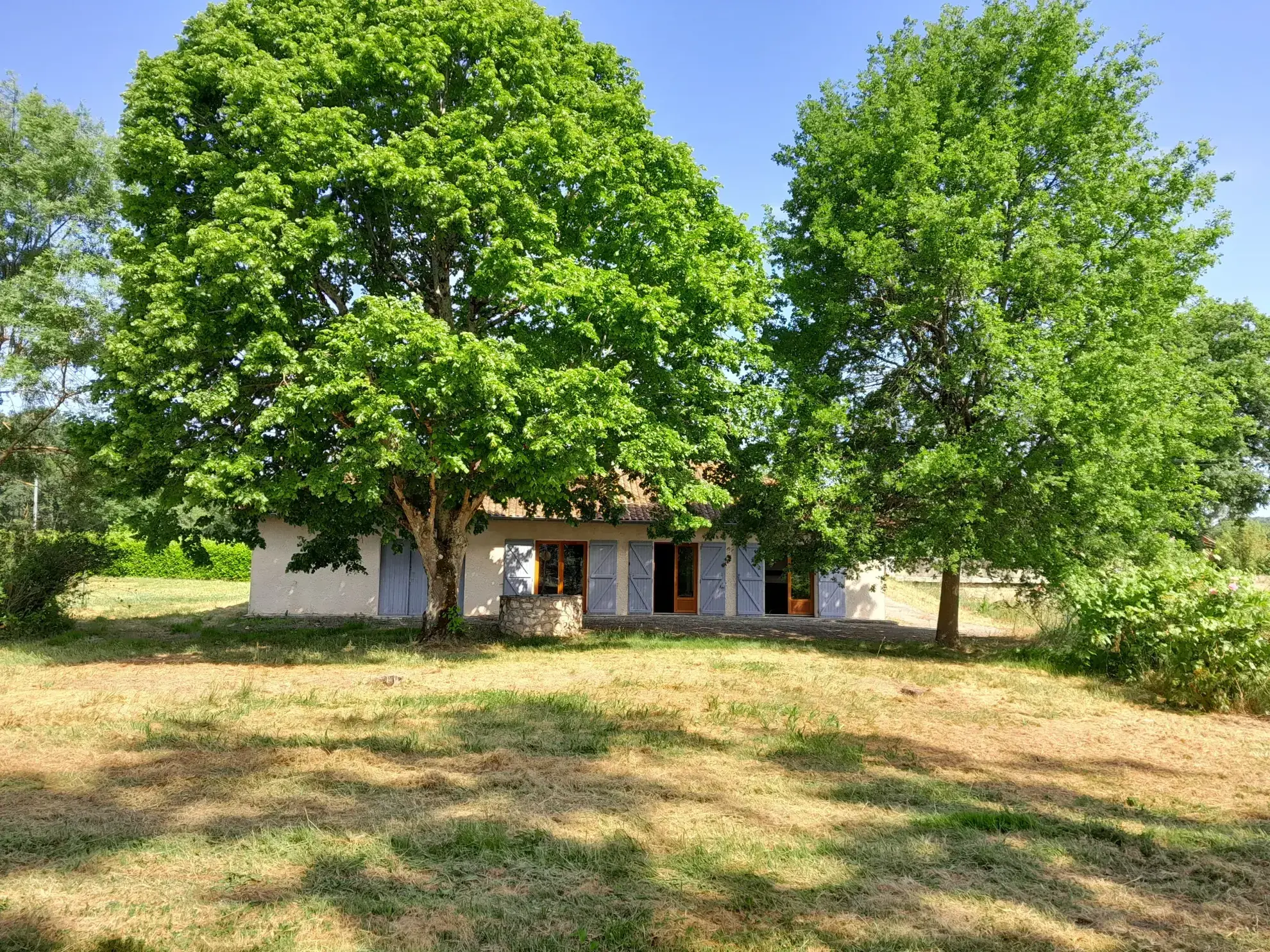 Maison de campagne de plain-pied avec garage et grand jardin à Lauzerte 