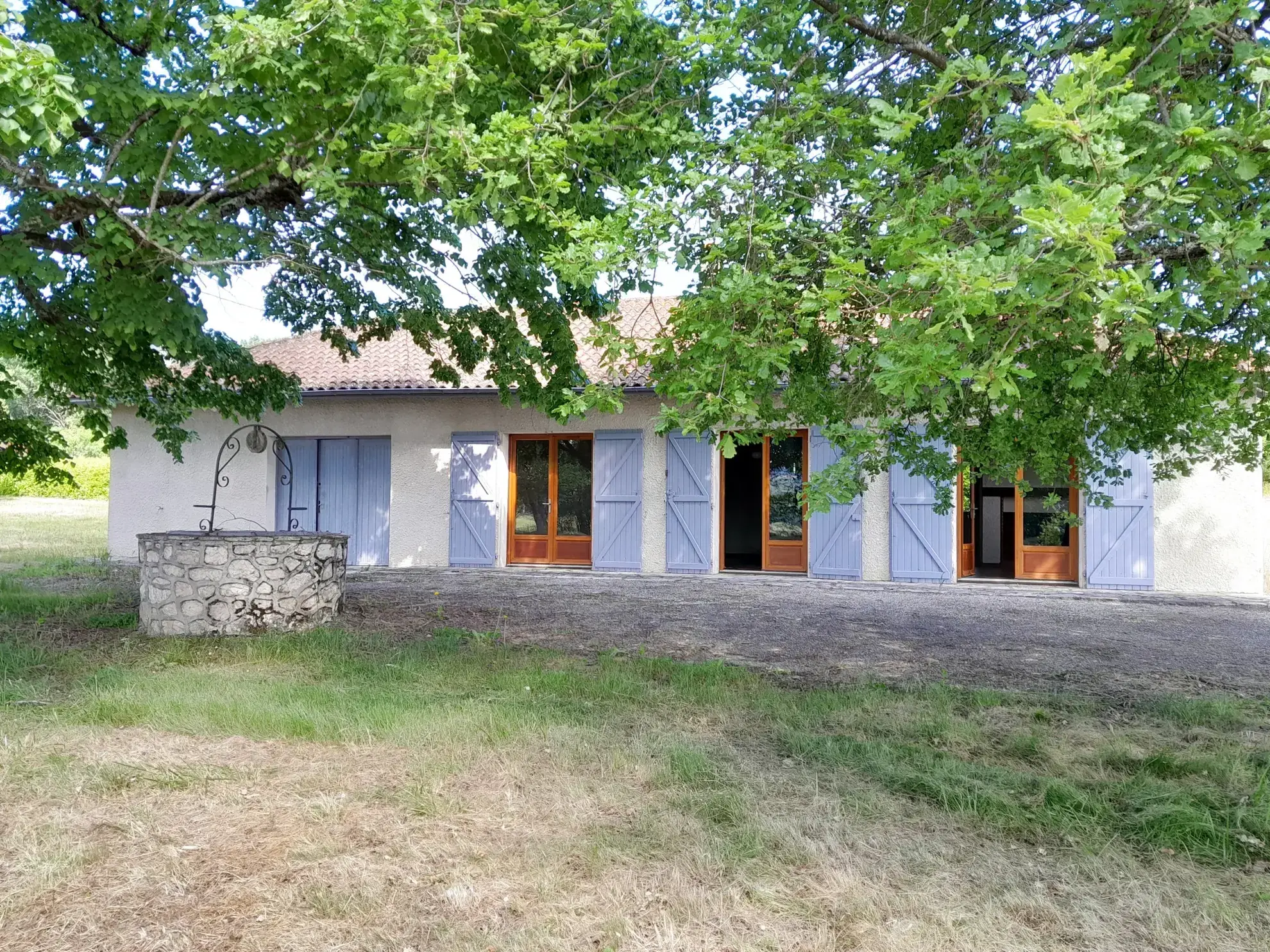 Maison de campagne de plain-pied avec garage et grand jardin à Lauzerte 