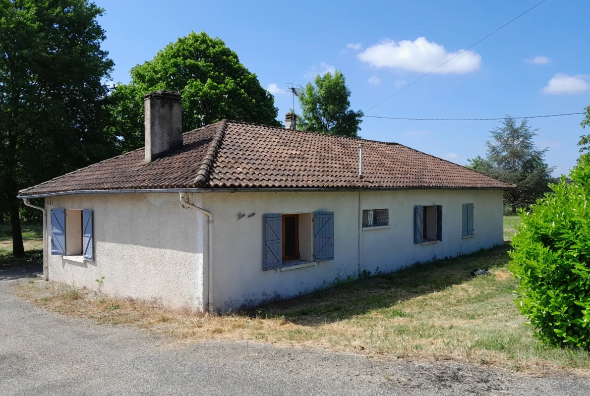 Maison de campagne de plain-pied avec garage et grand jardin à Lauzerte 