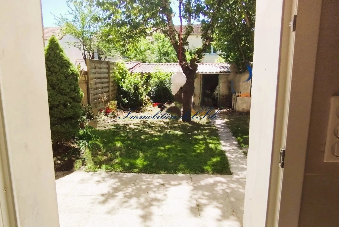 A vendre maison de ville rénovée avec jardin à Périgueux Quartier Saint-Georges 