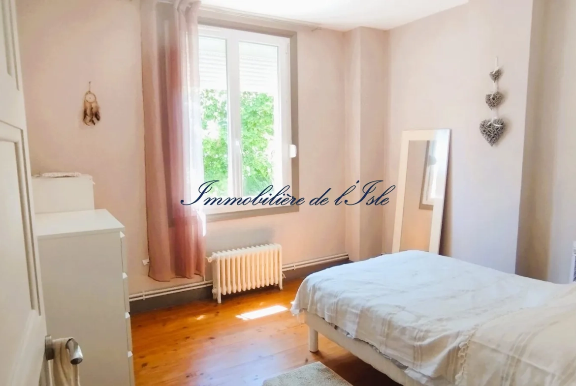 A vendre maison de ville rénovée avec jardin à Périgueux Quartier Saint-Georges 