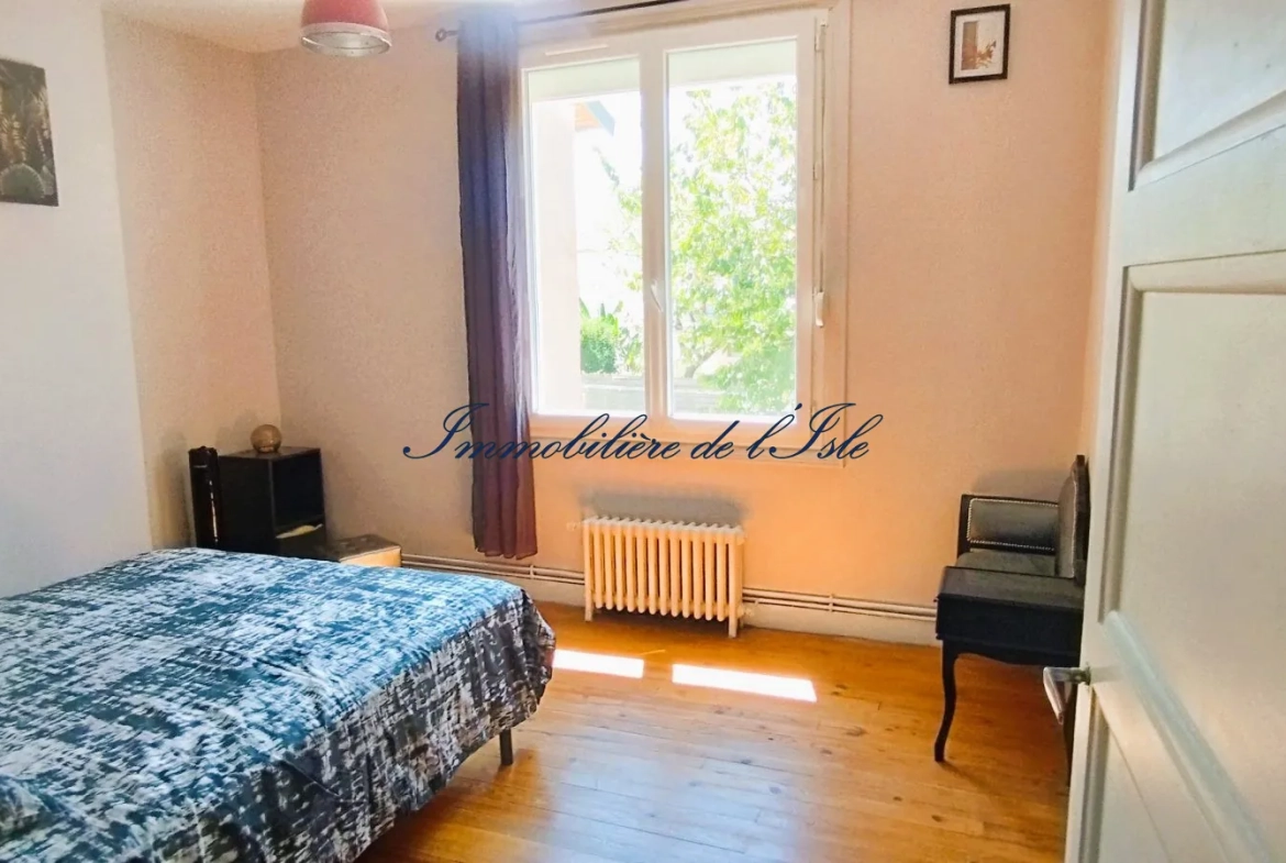 A vendre maison de ville rénovée avec jardin à Périgueux Quartier Saint-Georges 