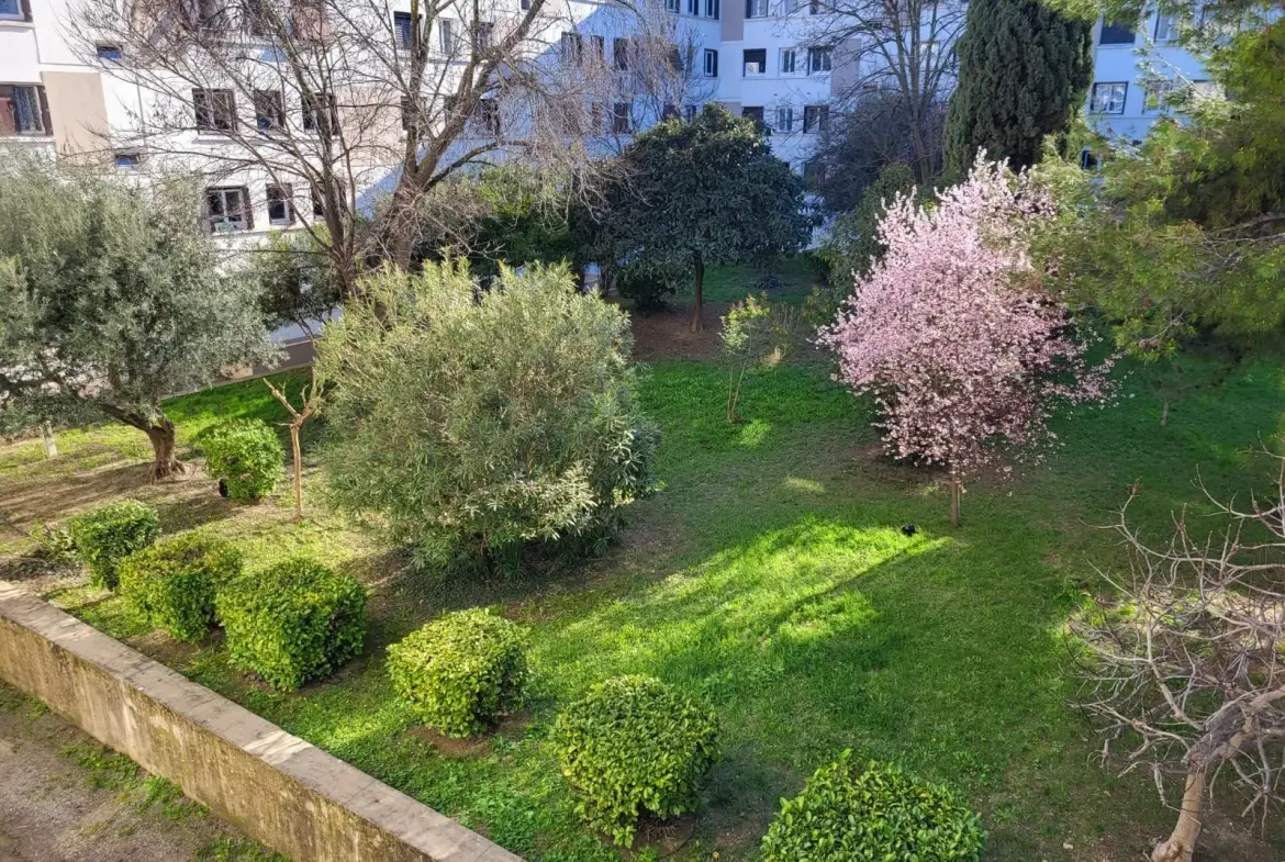 Appartement F3 de 61 m² avec balcon à Montpellier, proche commodités 
